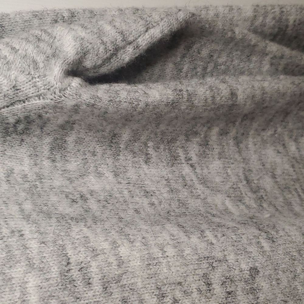 Jessica Simpson sweater - Picture 6 of 7